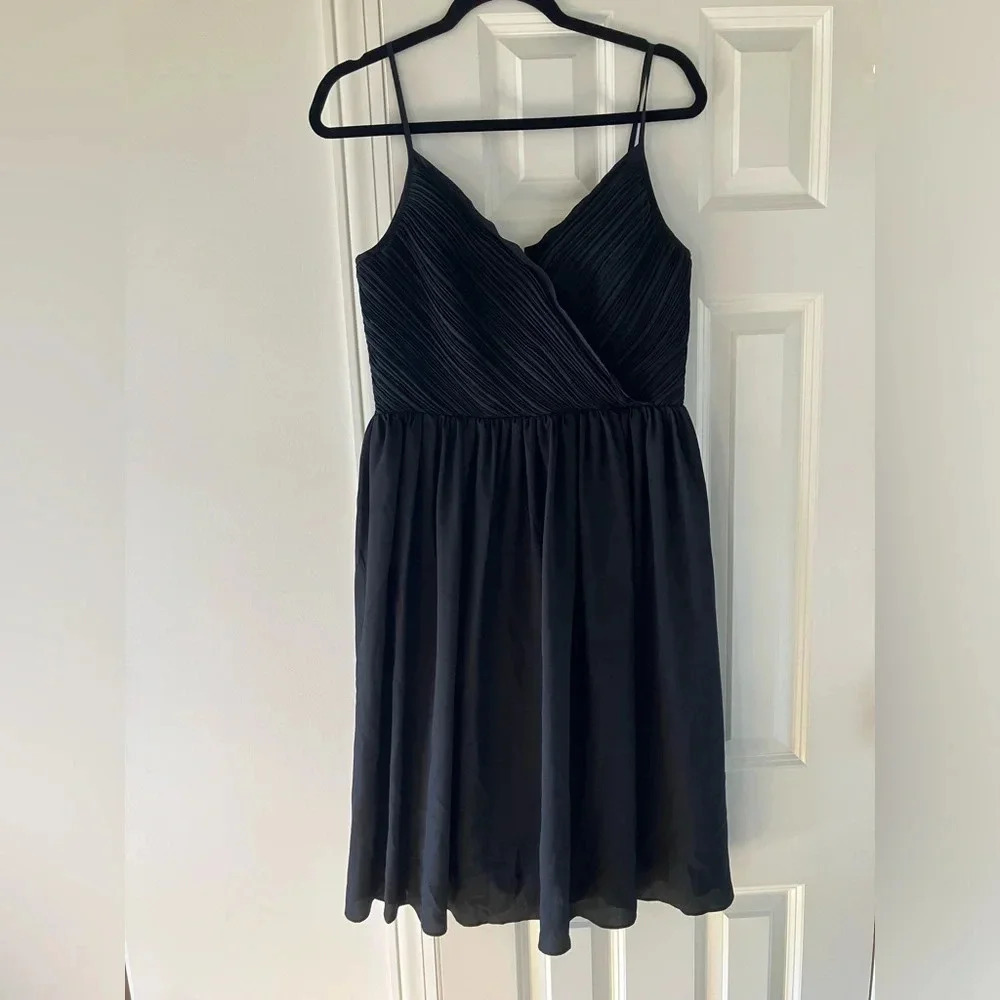 NWT Banana Republic Little Black Midi Pleated Dress V-neck (8)